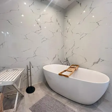 Skau Apollo Free Parking Apartment